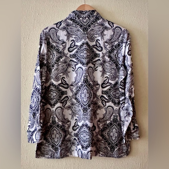 Coldwater Creek Monochrome Paisley Button Down Shirt - Picture 2 of 9